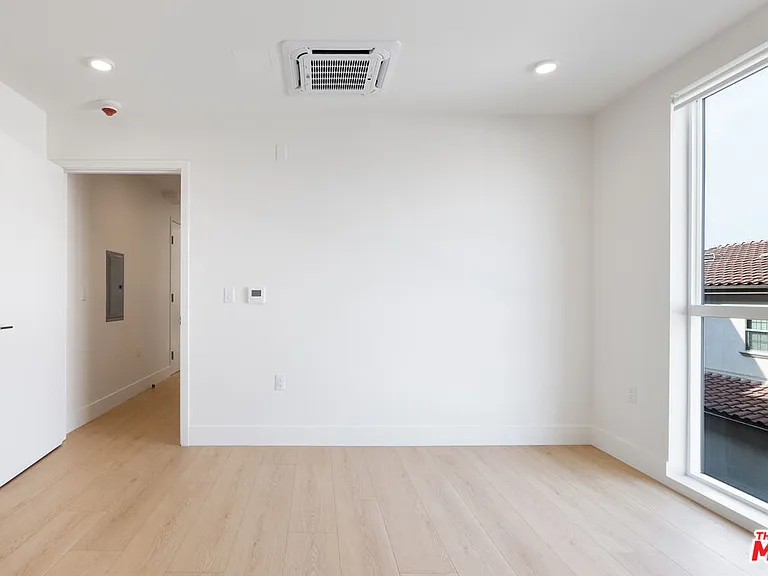 8561 Belmont St #7 — Photo 17