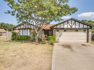 7043 Cleburne Ct, Fort Worth, TX 76133