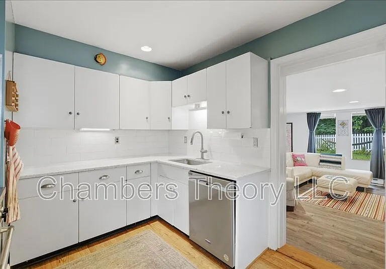 912 N Lexington St — Photo 9