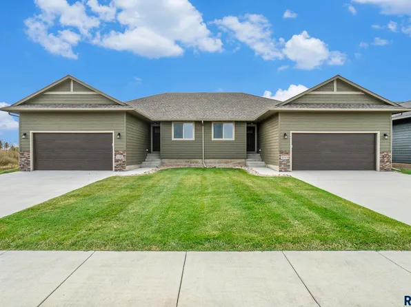 1213 NE 11th St, Madison, SD 57042