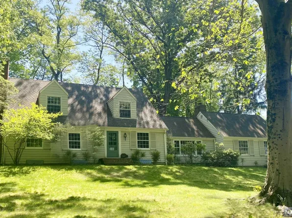 215 Myrtle St, Haworth, NJ 07641