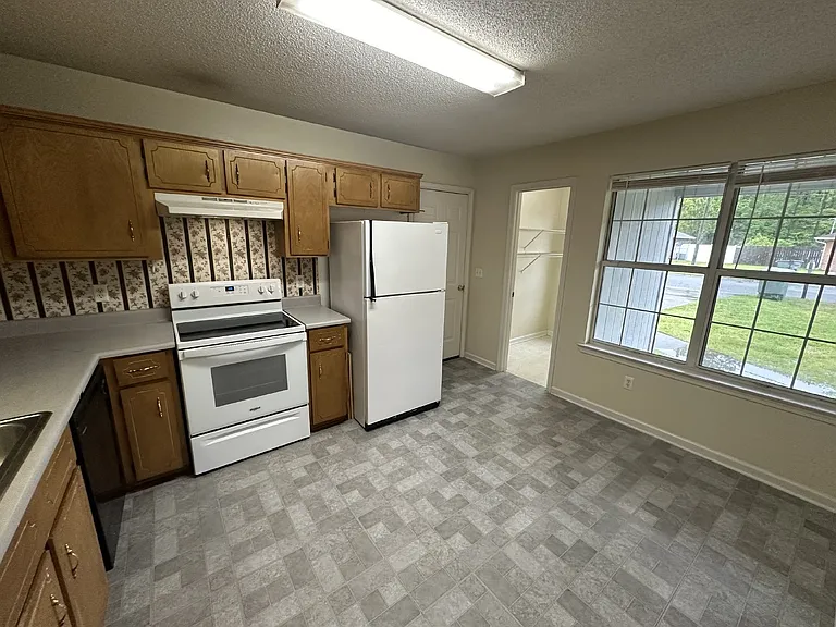 966 Yale Ct — Photo 3