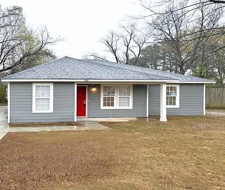 1st image of 5 E Byfield Dr
