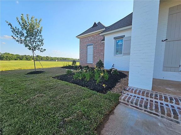 5th image of 915 Calderwood Dr
