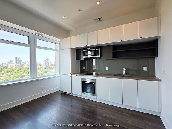 4th image of 111 Saint Clair Ave W #1222