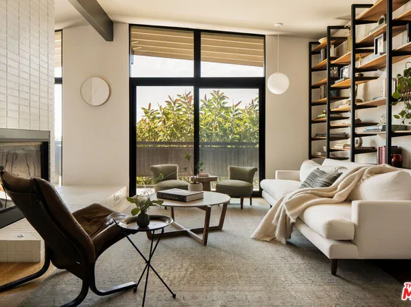 2825 La Cuesta Dr, Los Angeles, CA 90046