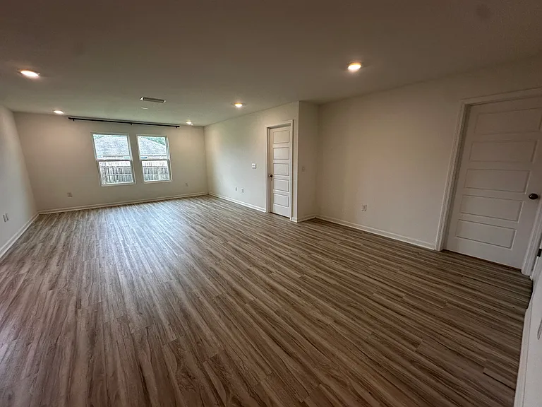 13515 Paris Cir — Photo 3