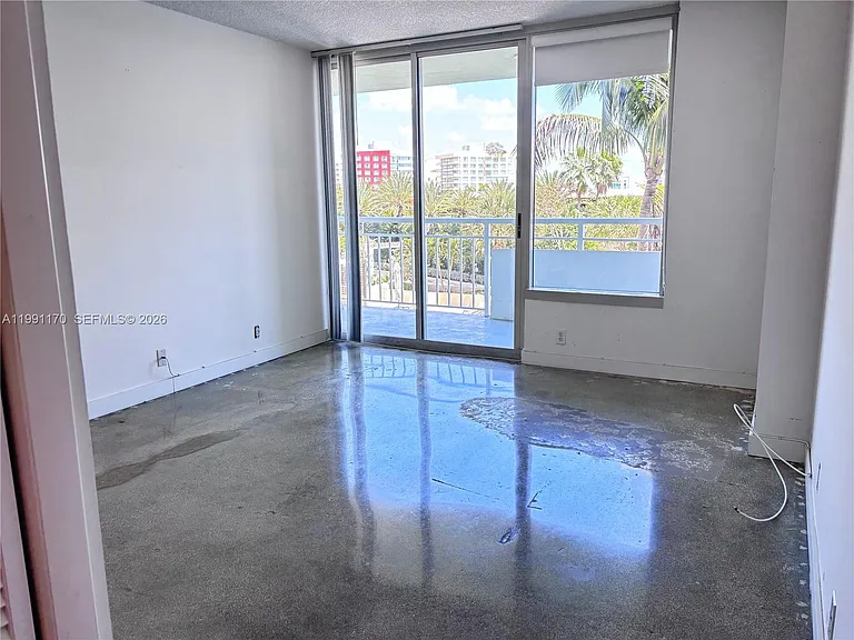 400 S Pointe Dr #408 — Photo 7