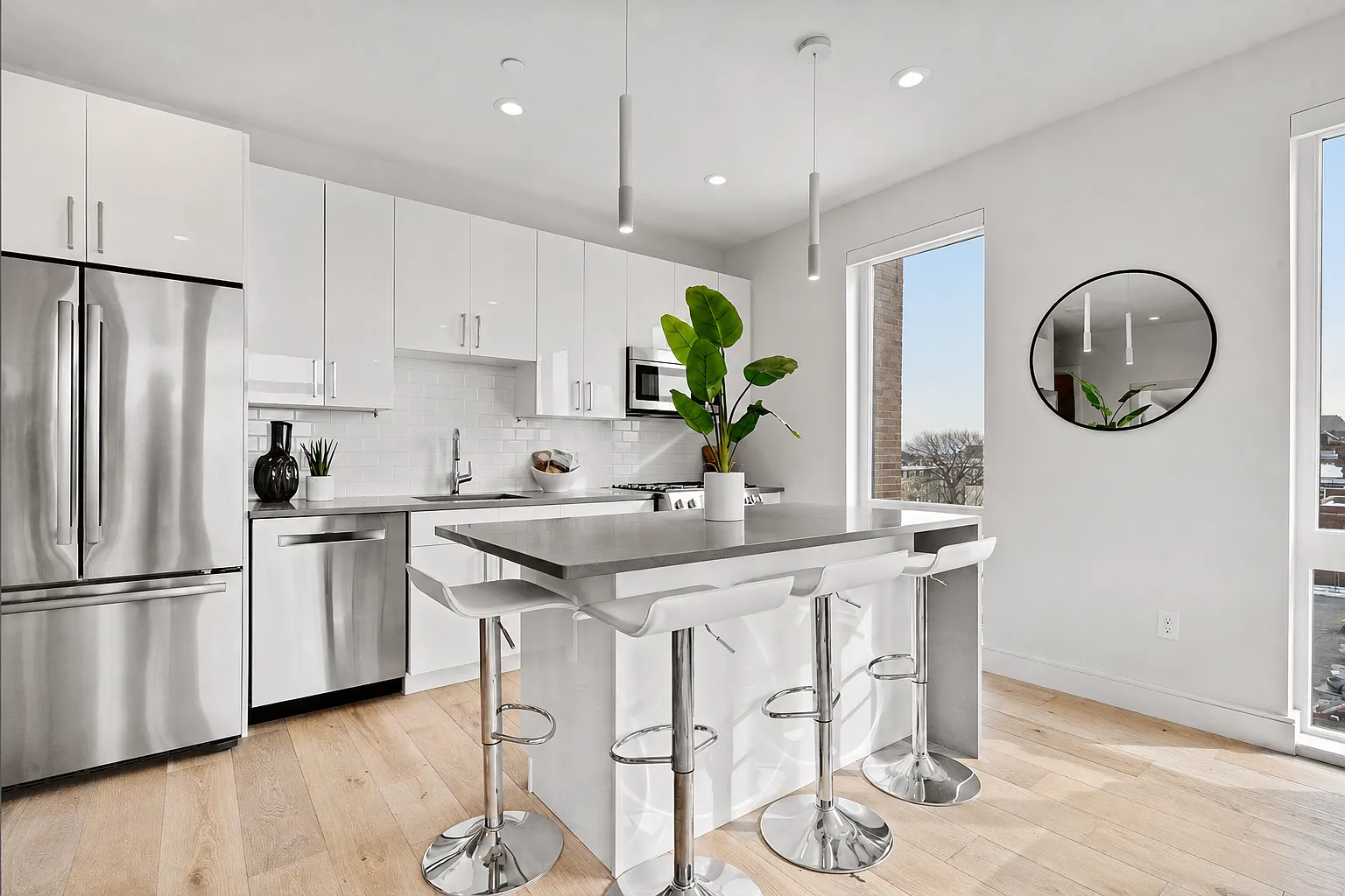 2 bed, 970 sqft, $5,000 — Photo 2