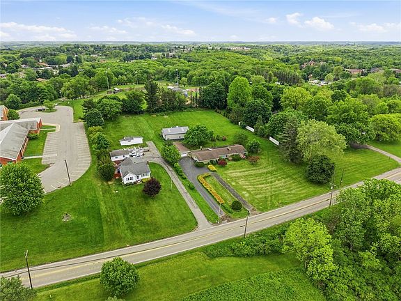 4th image of 944 Mercer Rd
