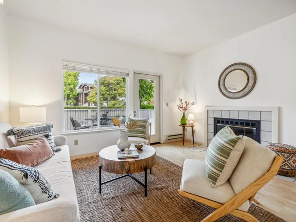 147 Marina Lakes Dr, Richmond, CA 94804