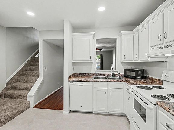4th image of 2930 Millbank Row