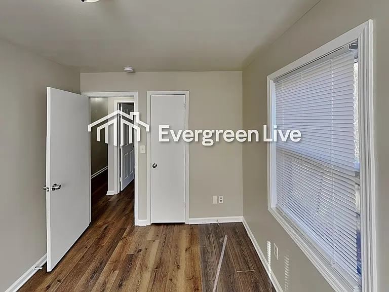 3260 Russell St — Photo 15