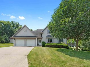 605 Brown Deer Ct, Wellman, IA 52356