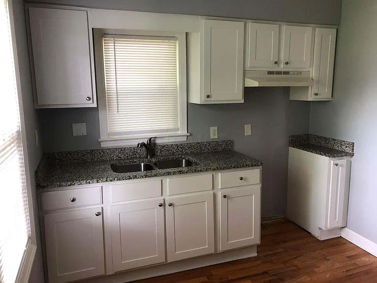 2299 Hamilton Ave — Photo 6