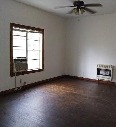 3rd image of 802 Louise St APT A