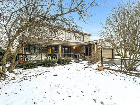 3rd image of 205 N Whispering Hills Dr