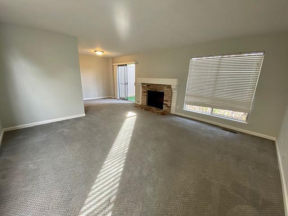 3rd image of 18 Crippleridge Ct