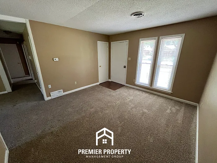 3210 Morningview Dr — Photo 2