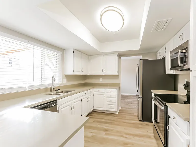 2633 W Monte Ave — Photo 7