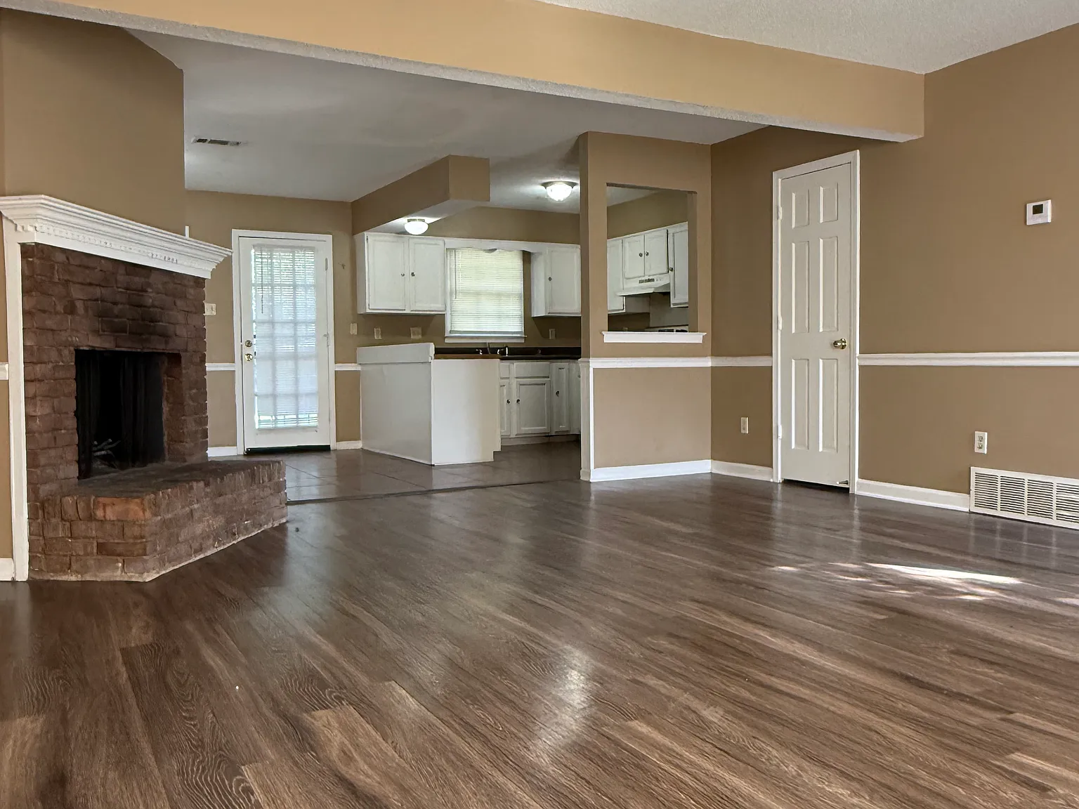 2 bed, 1392 sqft, $1,285 — Photo 3