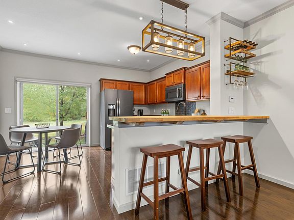 4th image of 1187 Grove Dr #404