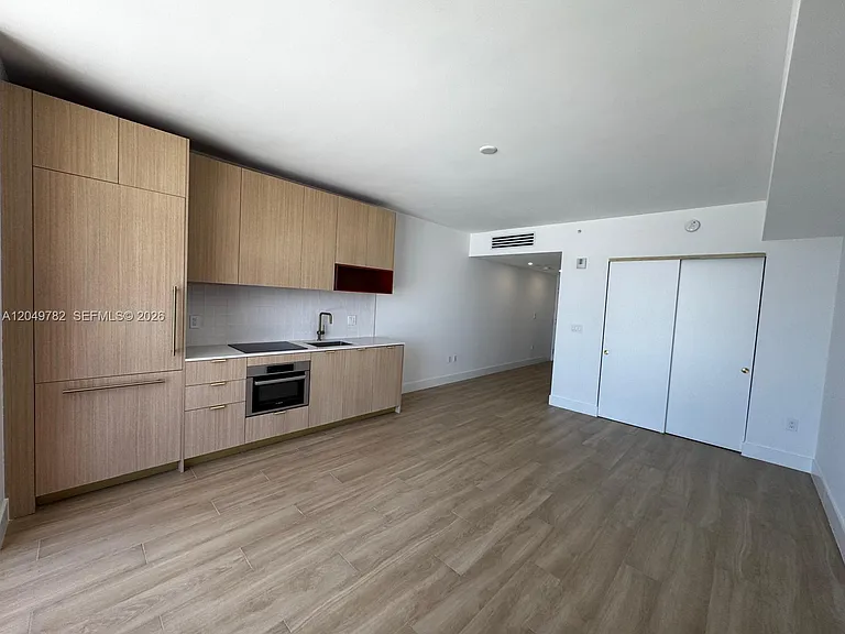 90 NE 32nd St #625 — Photo 7
