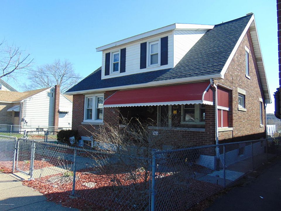 2nd image of 1033 N Vine St