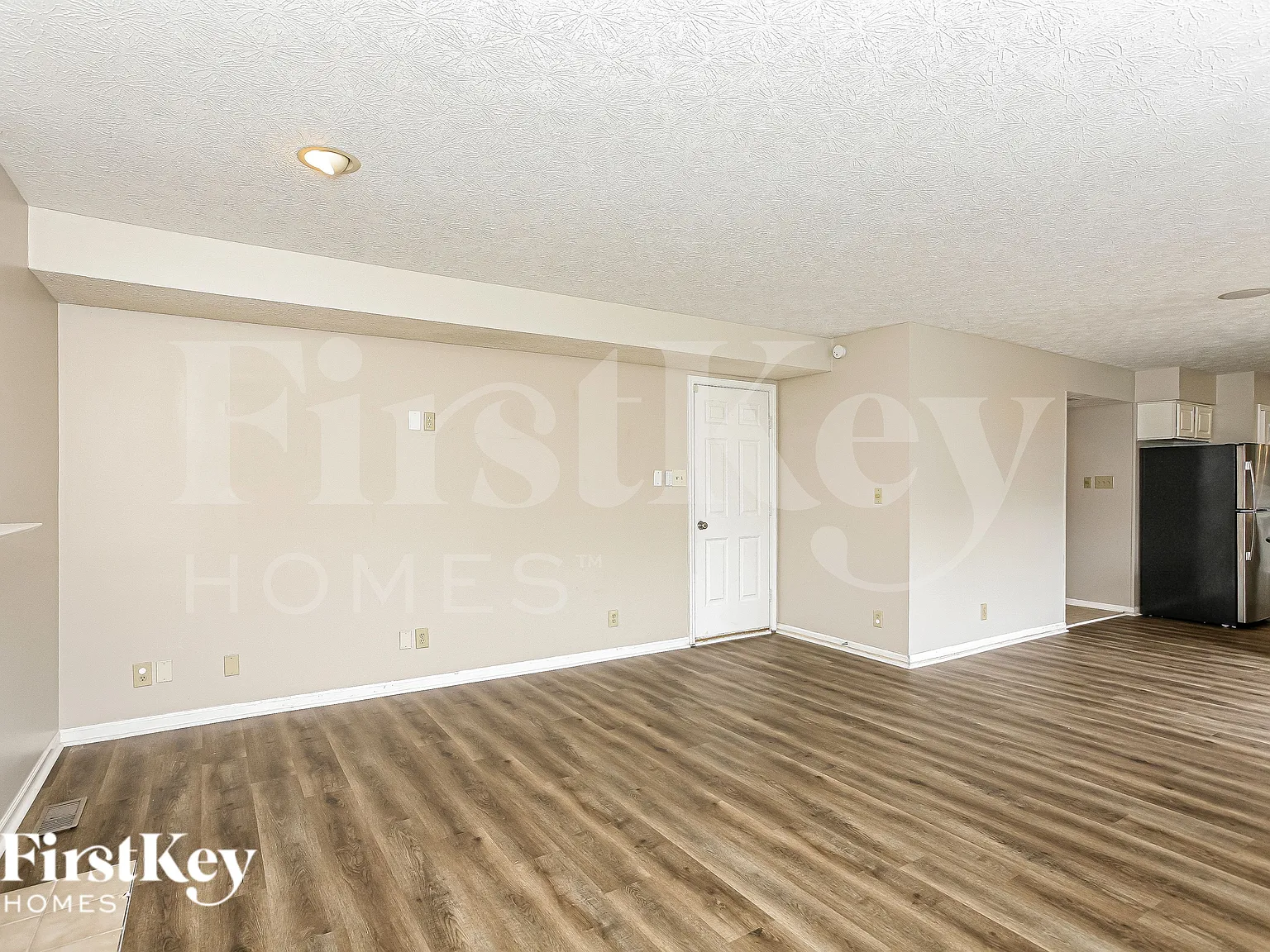 4 bed, 3.0 bath, 2048 sqft, $2,330 — Photo 3