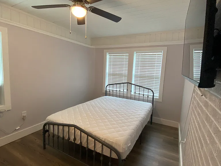 203 Augusta St — Photo 16