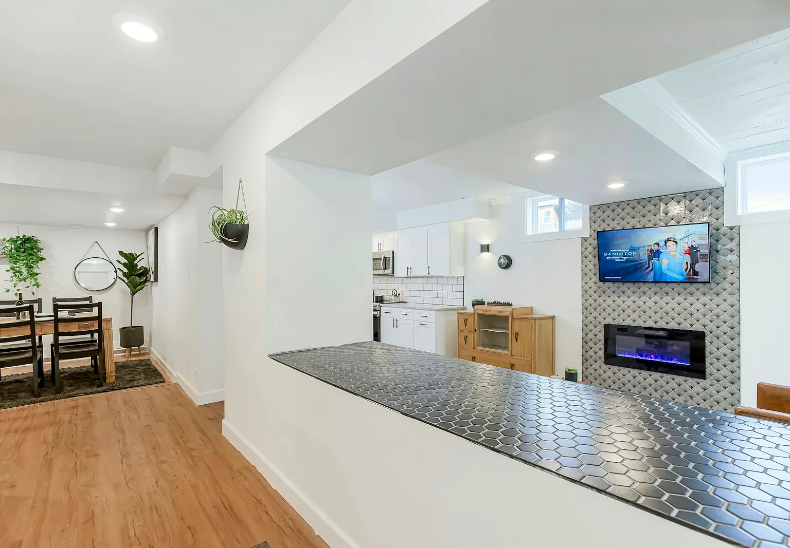 1820 West 38th Street, Unit Basement — Photo 2