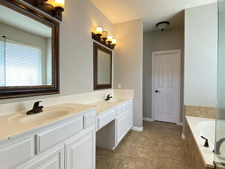 15861 Twin Cove Dr — Photo 11