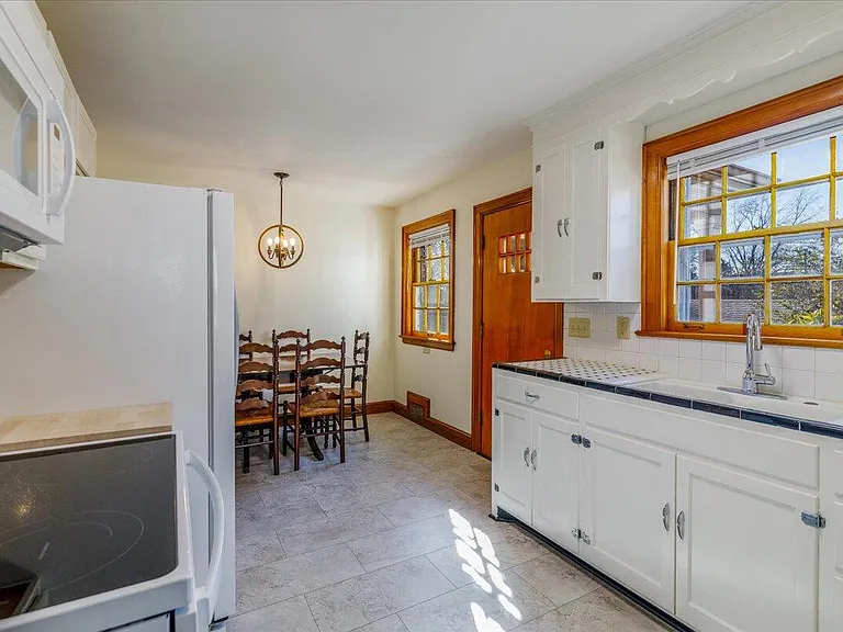 2510 Tillett Rd SW — Photo 9