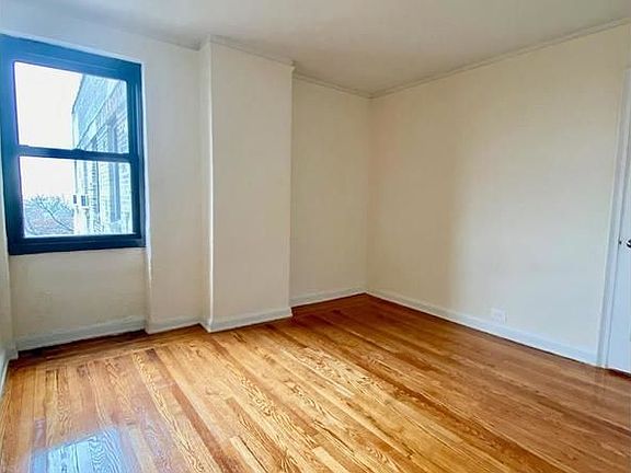3rd image of 2728 Henry Hudson Pkwy APT 52A