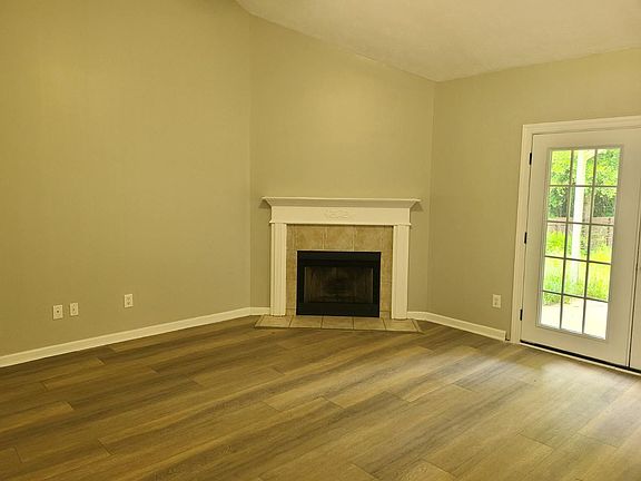 3rd image of 8007 Creekland Dr