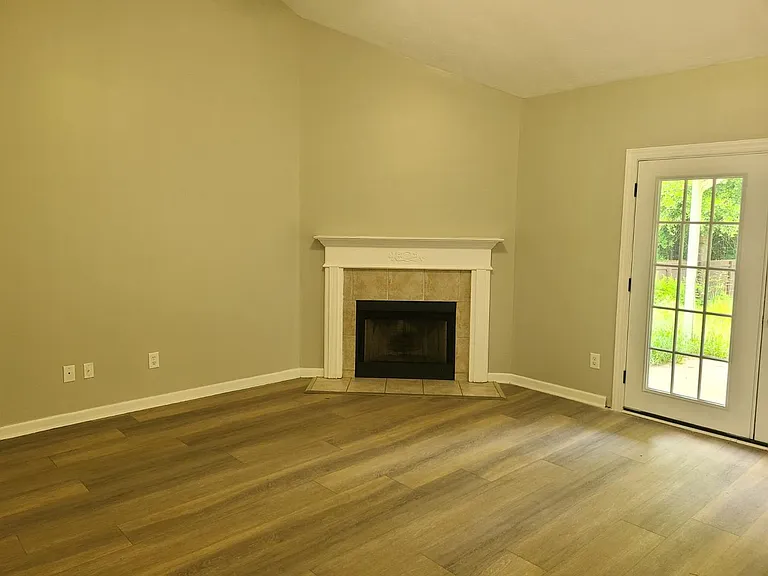 8007 Creekland Dr — Photo 3