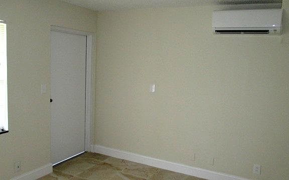 2nd image of 1075 NE 39th St #206H