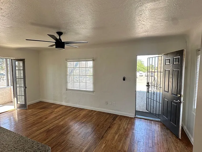 342 W Culver St — Photo 20