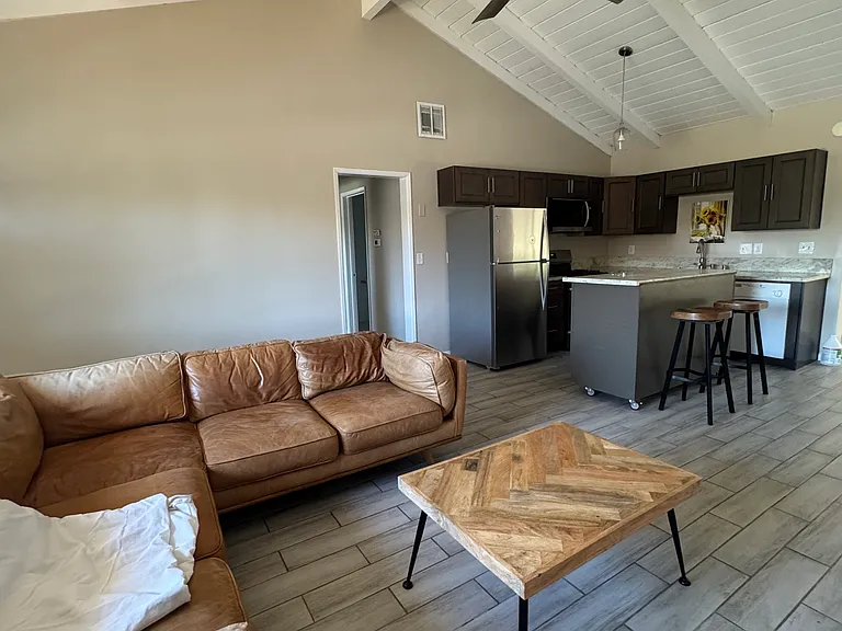 1047 Sycamore Ave #A — Photo 1