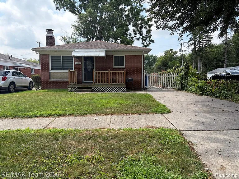 25647 Hanover St — Photo 4