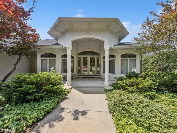 5828 Webster St, Downers Grove, IL 60516