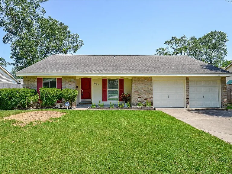 9238 Rockhurst Dr — Photo 1