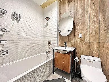 4th image of 250 Schaffer St Unit 3