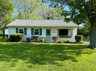 5215 Isherwood Dr, Niagara Falls, NY 14305