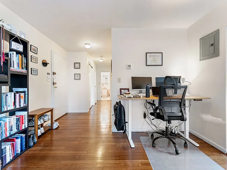 425 S Huntington Ave #6 — Photo 7