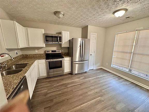 4th image of 3833 Waldrop Ln