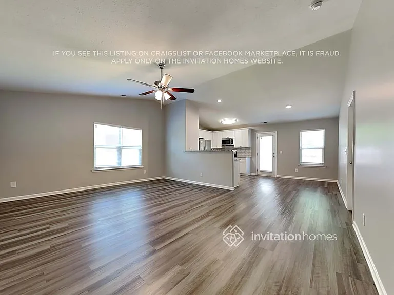 108 Sampson Ct — Photo 2