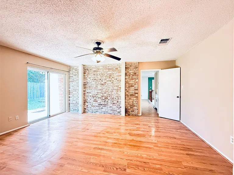 16439 Hickory Knoll Dr — Photo 16