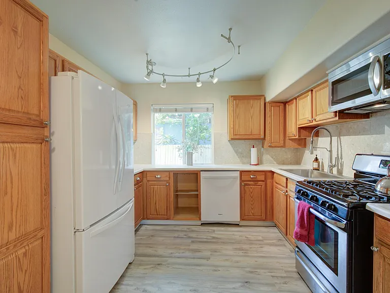 4987 Grove St — Photo 4