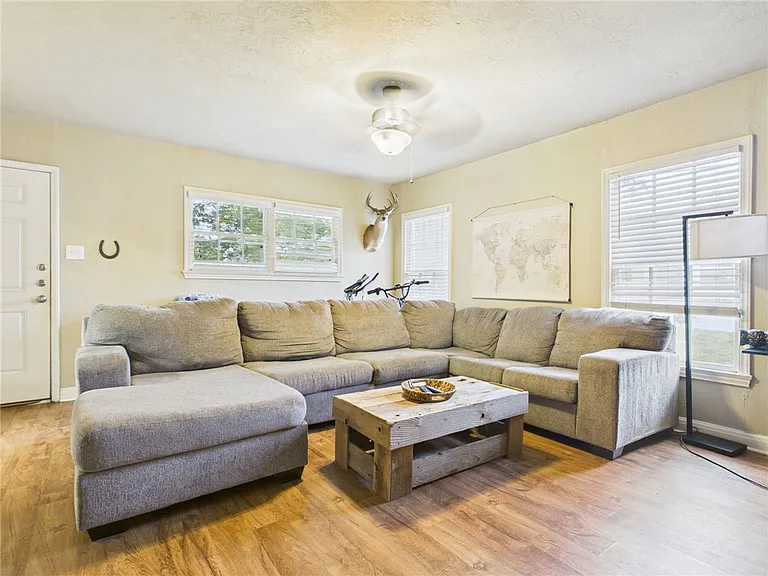 608 Highlands St — Photo 7